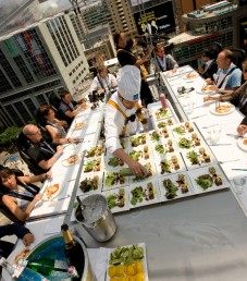dinner_in_the_sky