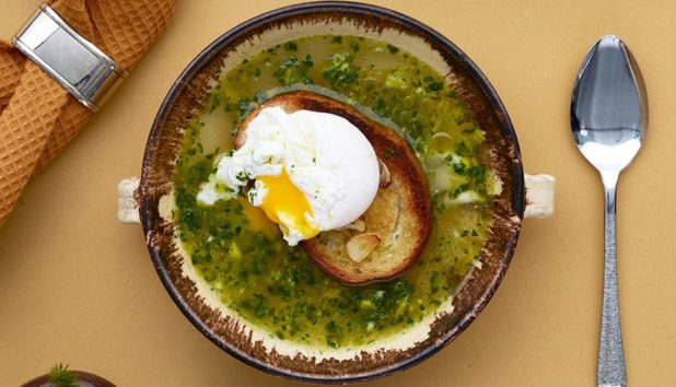 Portugalilainen leipäkeitto on edullista ja maukasta