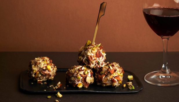 Pähkinä-juustopallot