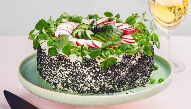 Sushikakku eli voileipäkakku japanilaisittain