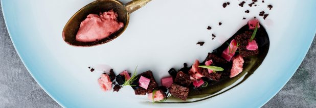 Suklaafinancier, raparperisorbetti ja lakritsikaramelli