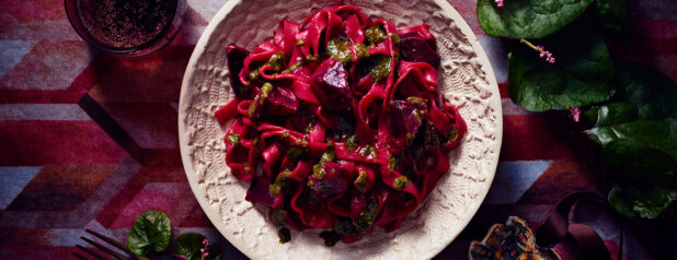 Punajuuri-pestopasta