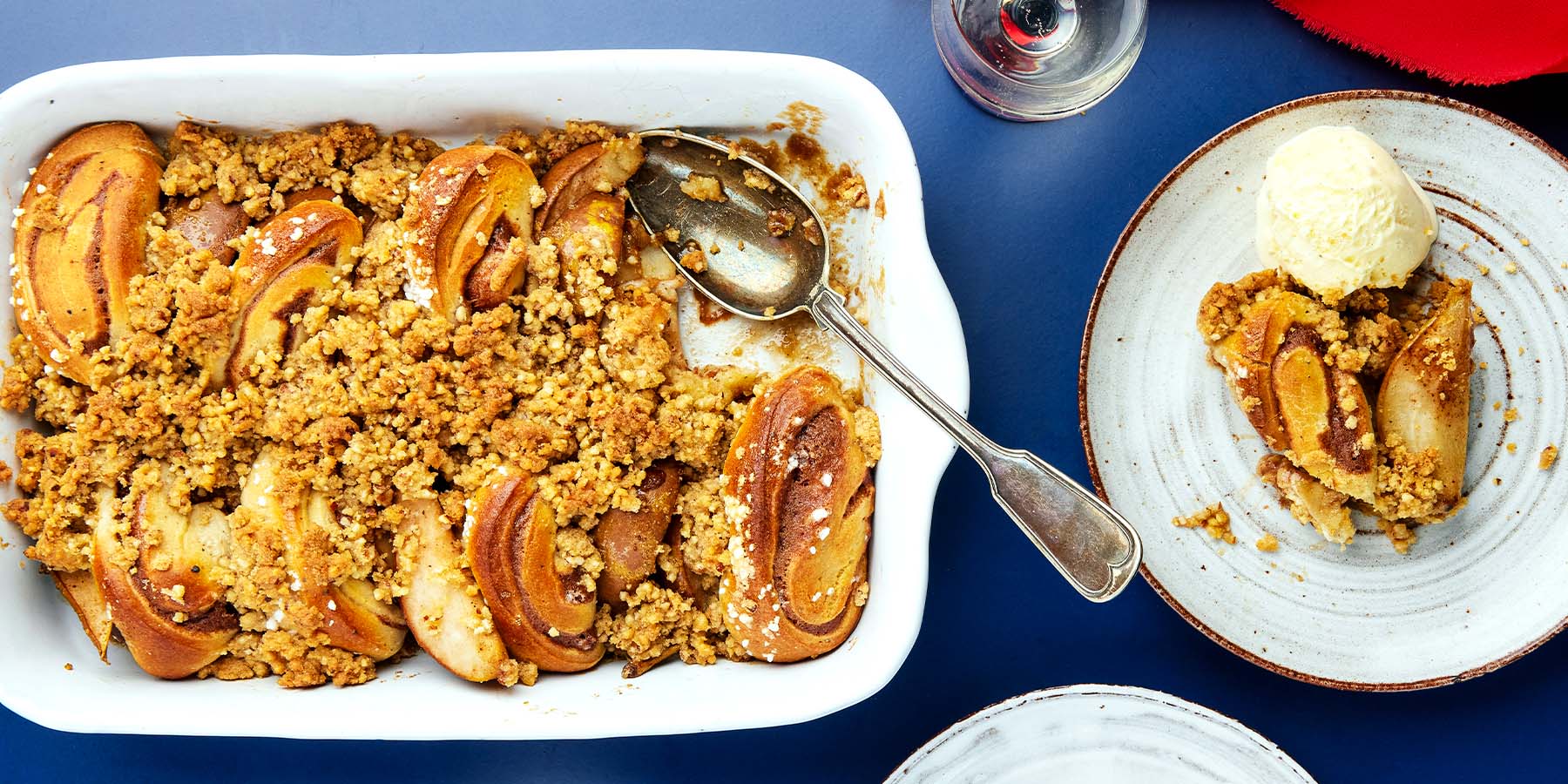 Päärynä-korvapuusticrumble