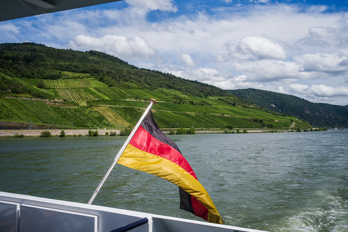 Jokilaivoilla on helppo matkustaa Mittelrheinin viinikyliin.